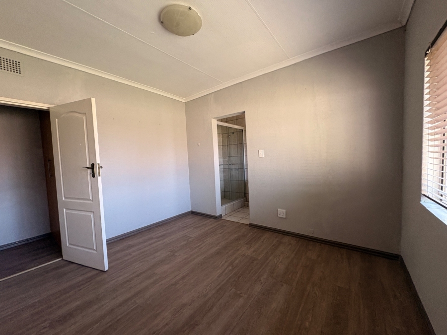 6 Bedroom Property for Sale in Wilkoppies North West